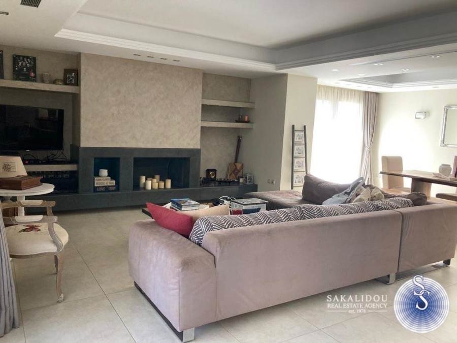 (For Sale) Residential Detached house || East Attica/Voula - 400 Sq.m, 6 Bedrooms, 3.500.000€ 