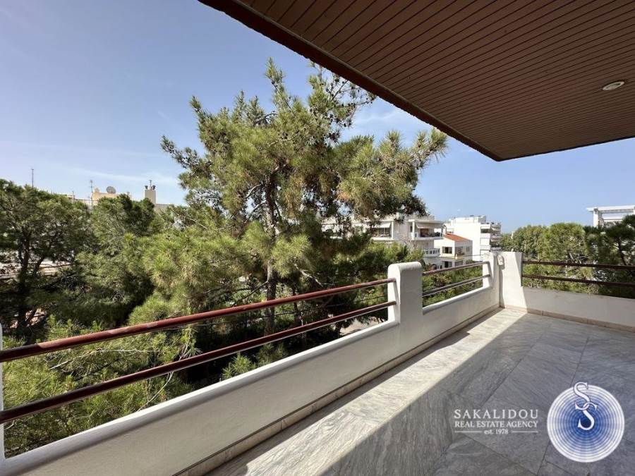 (For Sale) Residential Floor Apartment || East Attica/Voula - 155 Sq.m, 3 Bedrooms, 530.000€ 