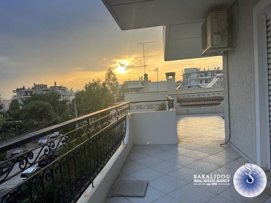 (For Sale) Residential Floor Apartment || Athens South/Glyfada - 133 Sq.m, 3 Bedrooms, 550.000€ 